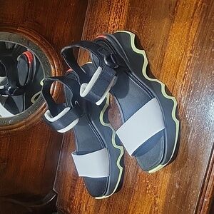 Sorel Kinetic Impact Sandals Women's size 7 NL4962-012